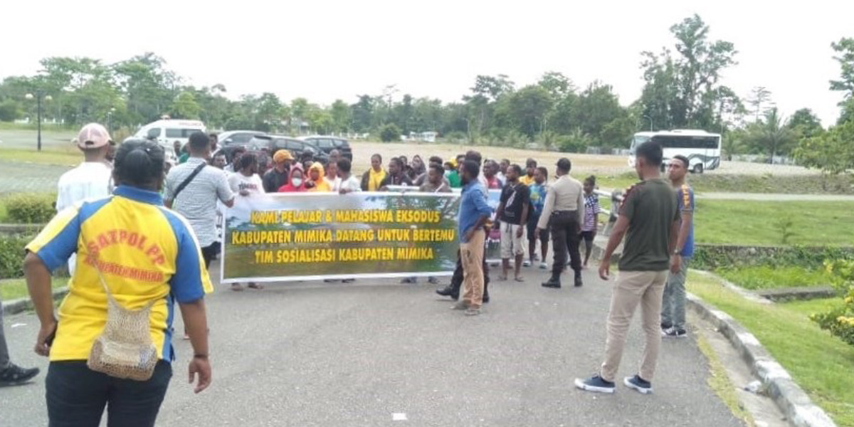 mahasiswa-eksodus-di-timika-unjuk-rasa-ke-kantor-bupati